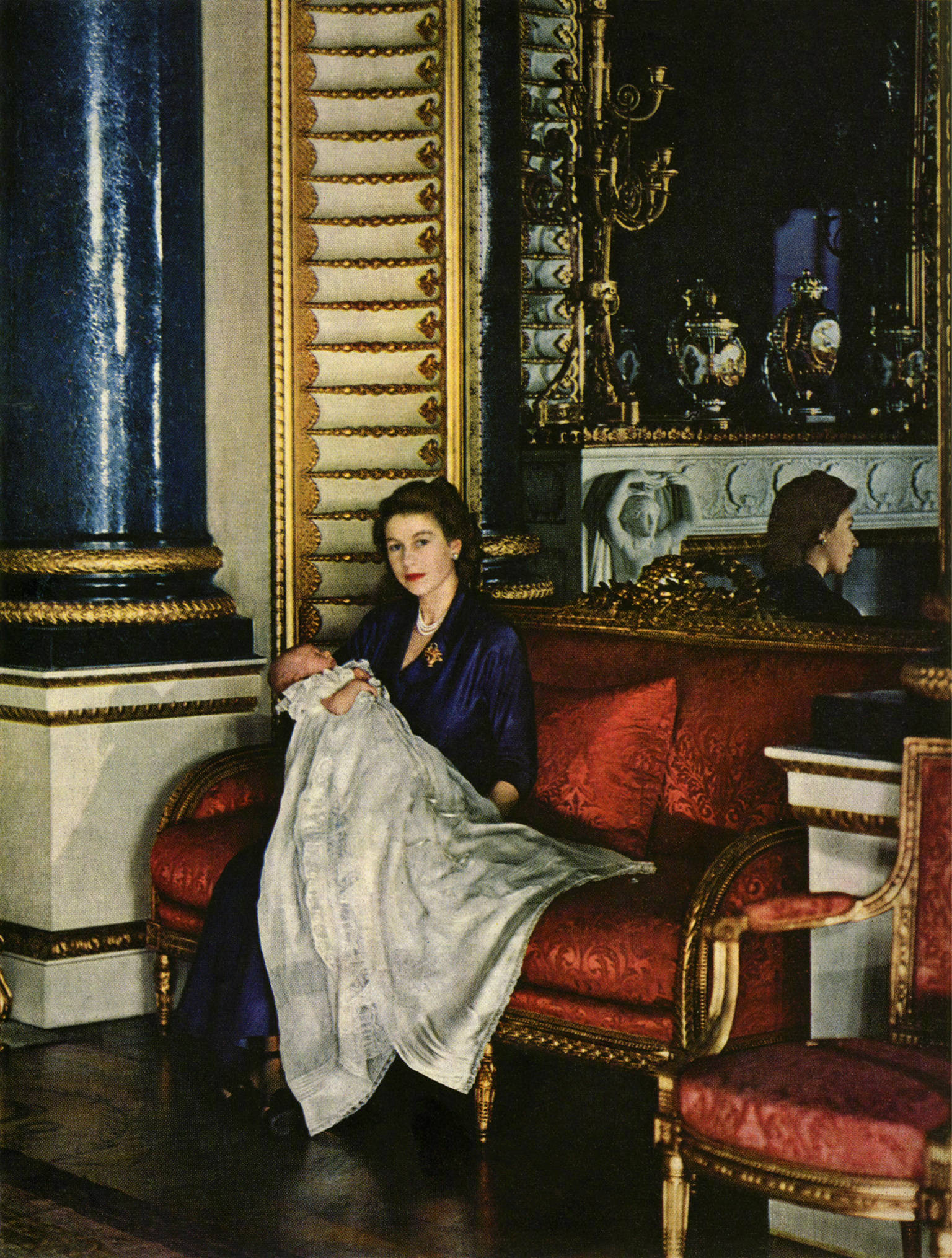 为纪念女王登基70周年英国女王珍稀旧照释出