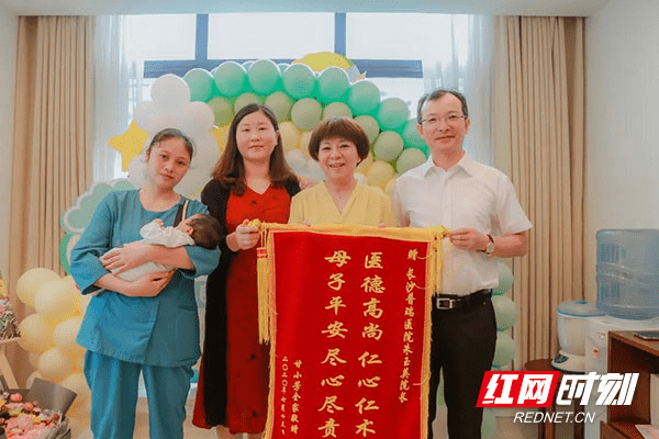 不开玩笑,"网红院长"她真的来了_朱玉英_丽人_塞拉利昂