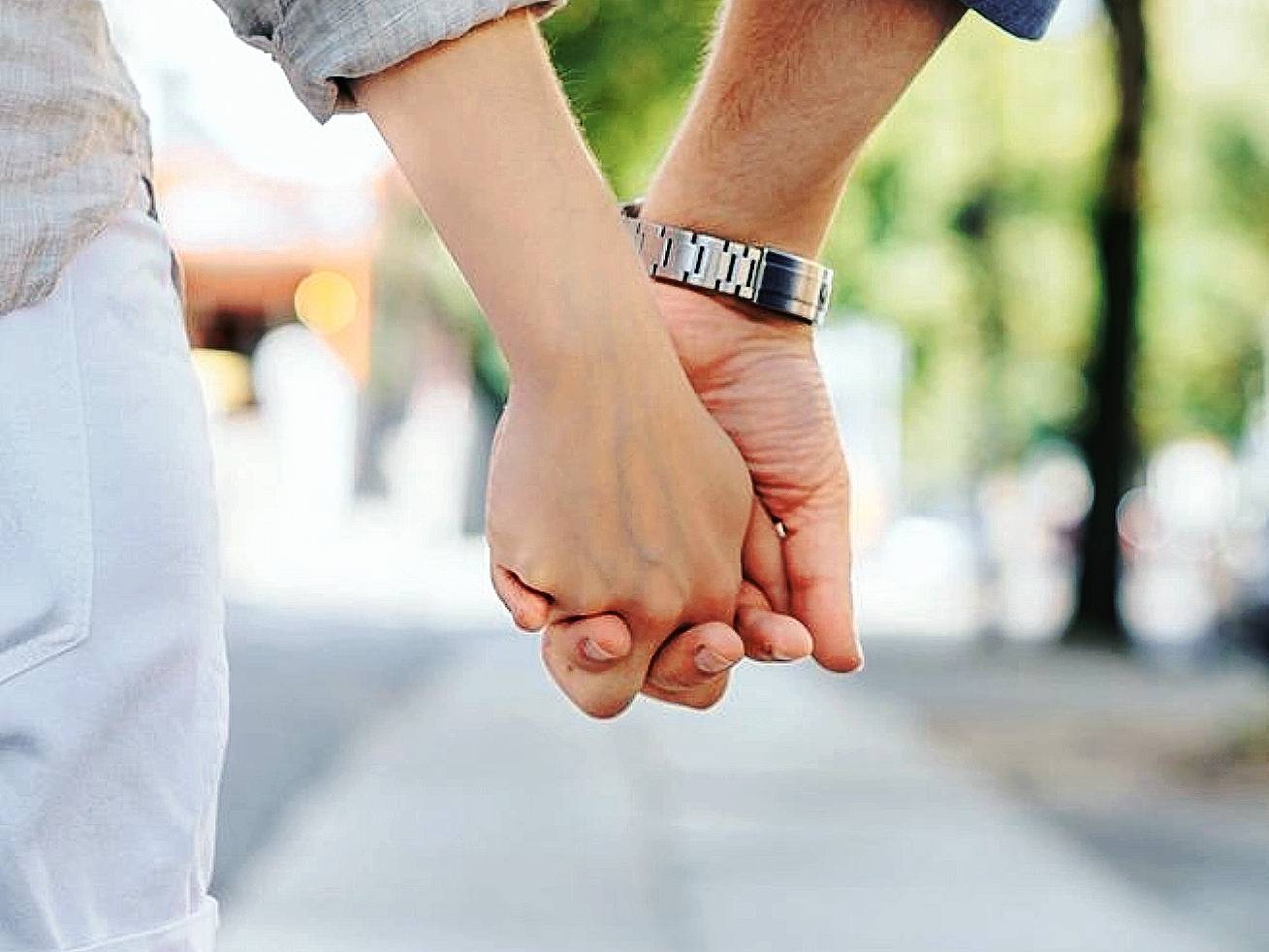 物质的爱情还要继续维持吗