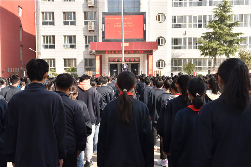 雷锋精神润心田心怀美好向未来陕州区实验中学召开学雷锋活动月表彰