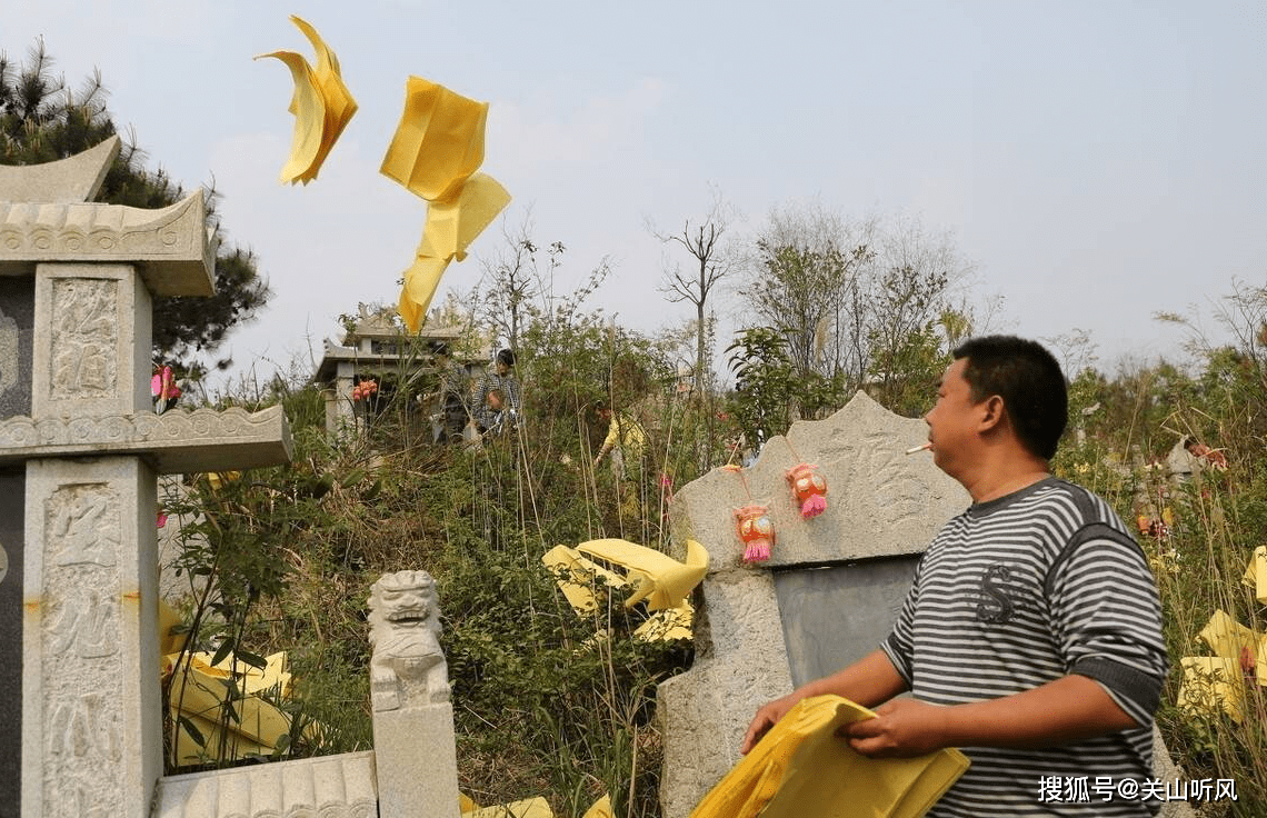 至于古代寒食扫墓习俗,史学上多有争论,有人认为,寒食与清明节一样,从
