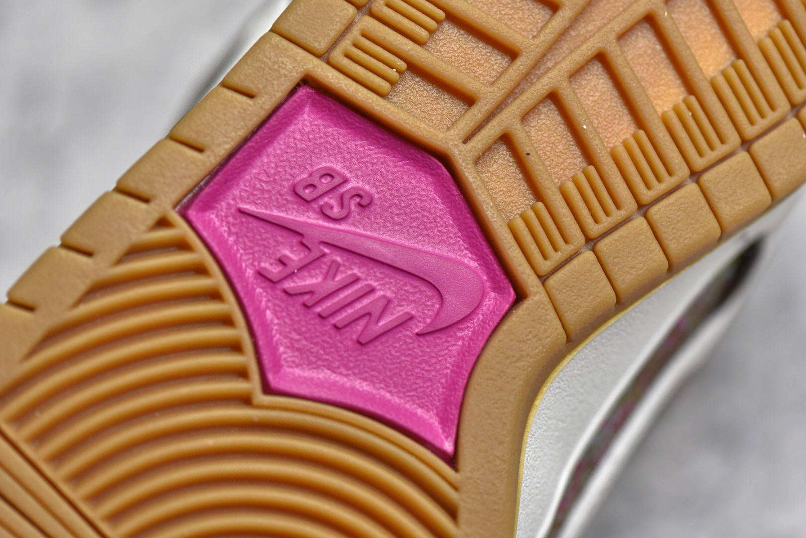 耐克nike sb dunk low paisley 佩斯利棕白腰果花低帮板鞋_粉红色