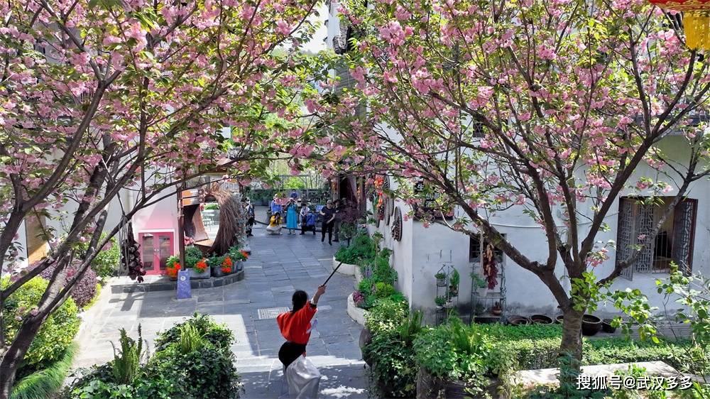 航拍武汉土苗文化风情旅游区锦里沟好风光