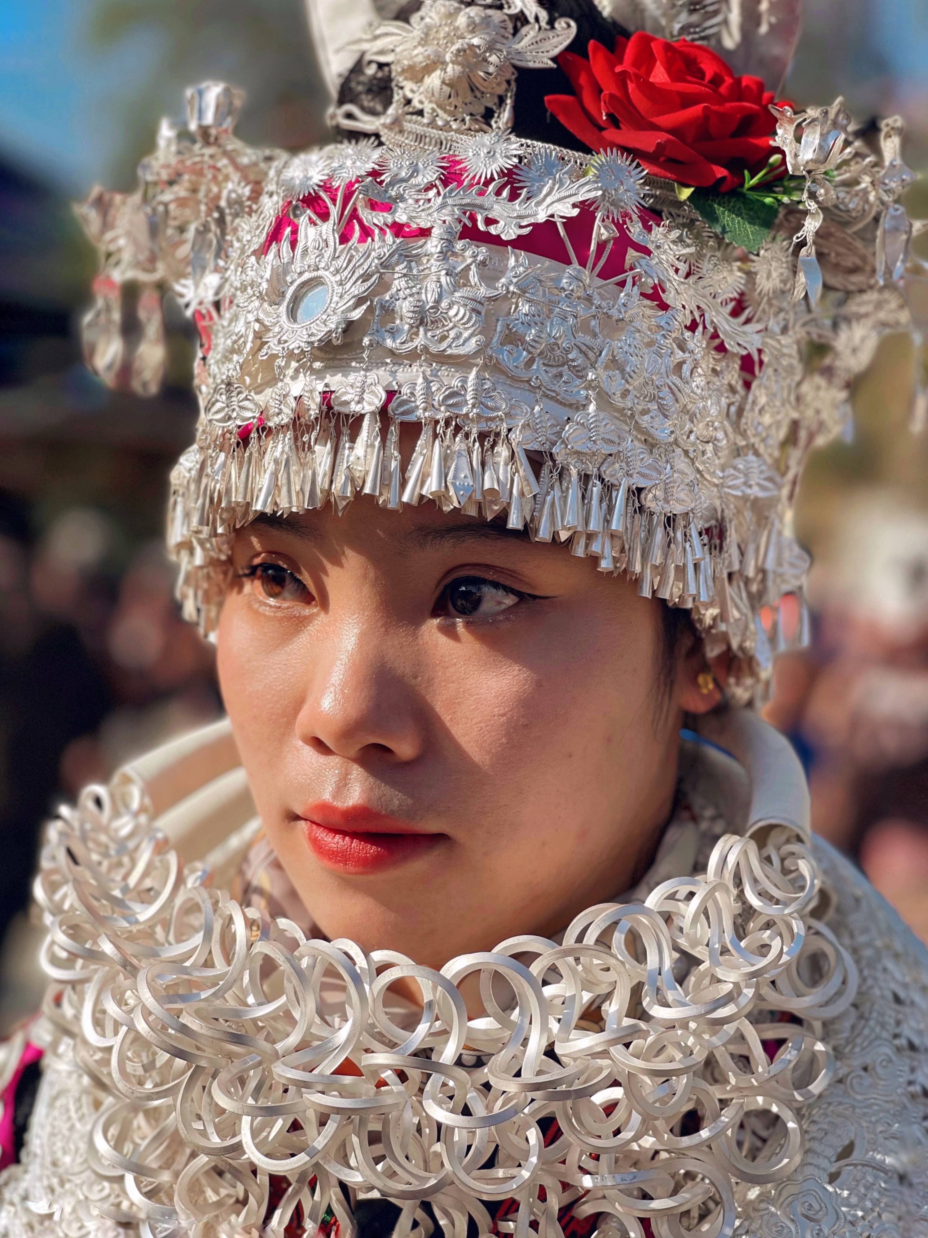 黔东南苗族服饰不下200种,是世界上苗族服饰最多,保存最完好的区域,被