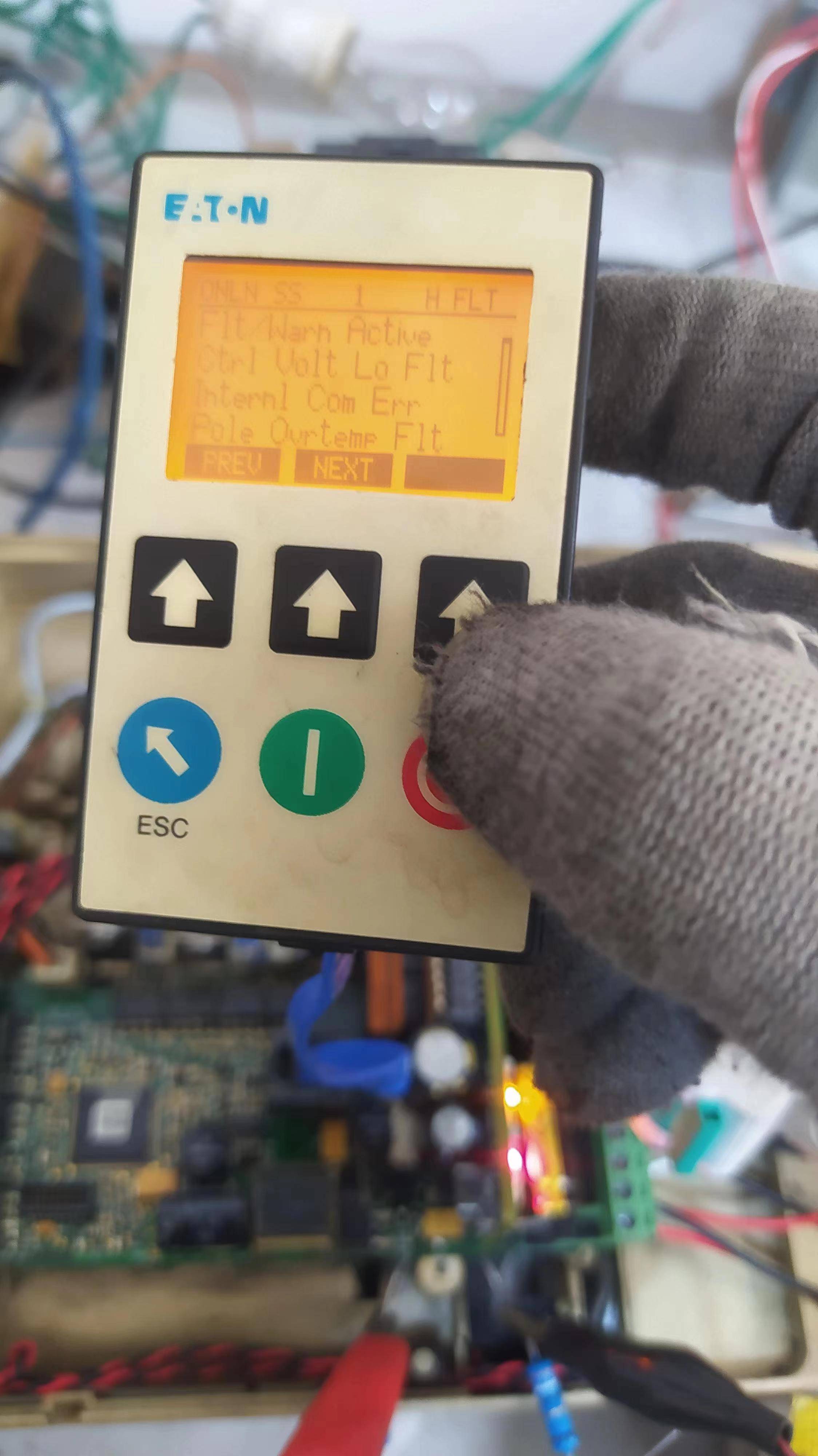 伊顿软启动s811晶闸管短路故障