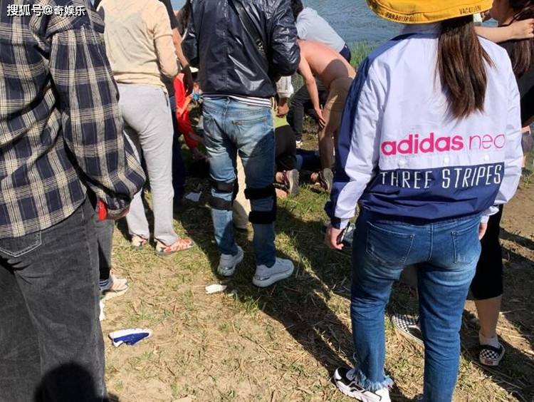 天津某公园内一越野车坠河致4人死亡,目击者:撞倒3名游客,30秒倒行冲