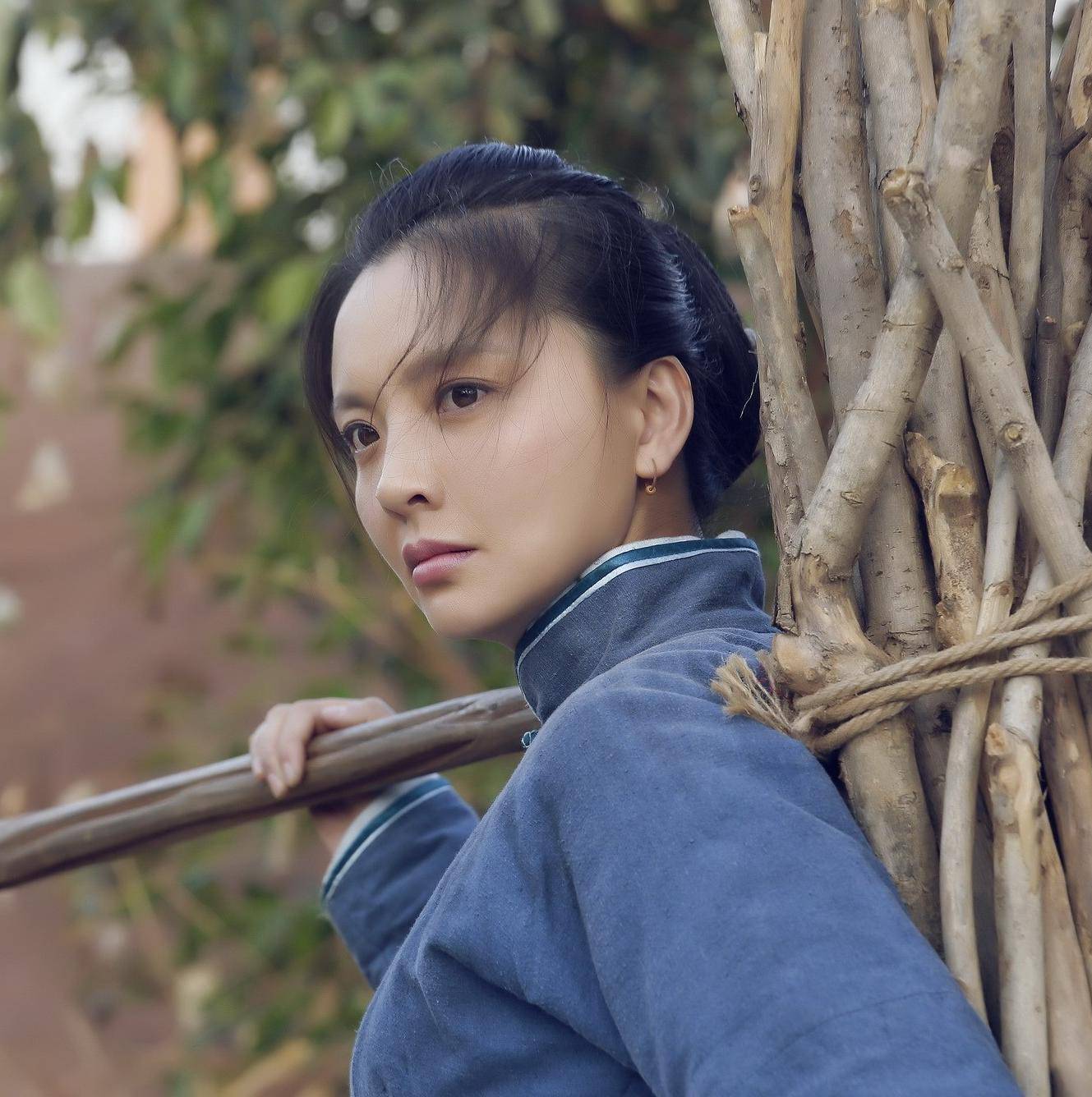 圈内知名女演员,毕业于北京广播学院,曾出演过《甄嬛传》中的"崔槿汐"