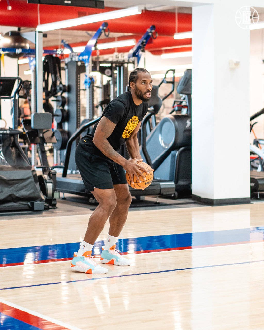 组图伦纳德训练备战新赛季苦练投篮状态不错