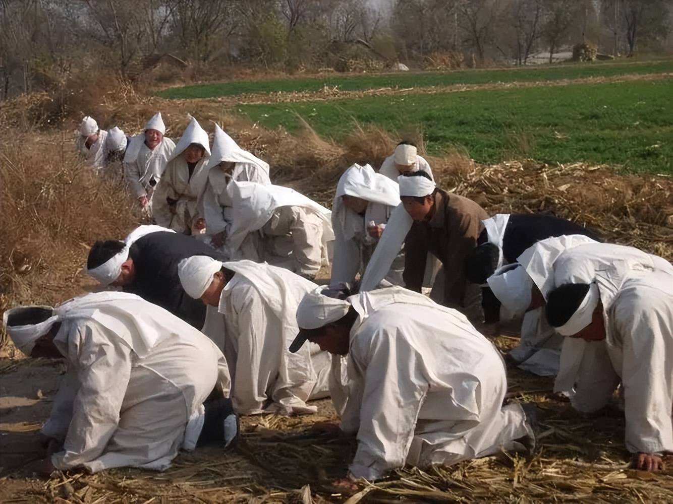 山东民间丧葬习俗噙口钱盖脸隐身草的讲究