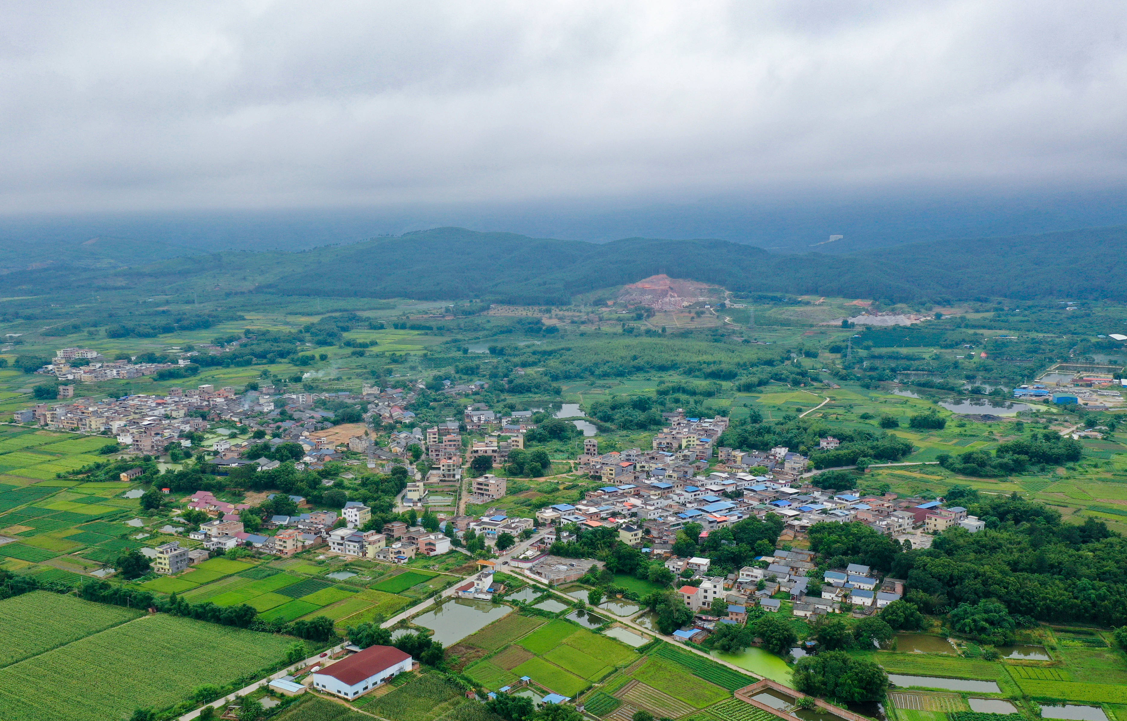 始兴杨公岭村地图(摄影:邓斌)杨公岭村地处县治之南,位置得天独厚