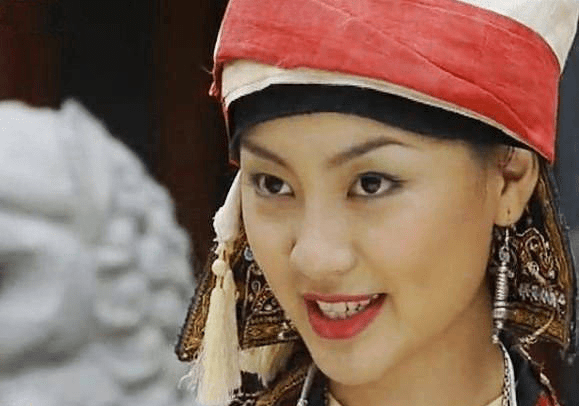 屠龙记》中的这两个女星都饰演过蓝凤凰和郭芙_陈紫函_殷离_陈秀丽