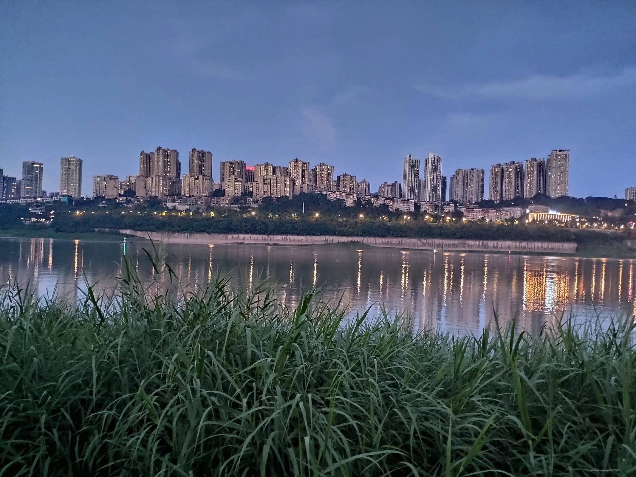 原创重庆最美鹅公岩大桥犹如一条跨越长江的红色长龙