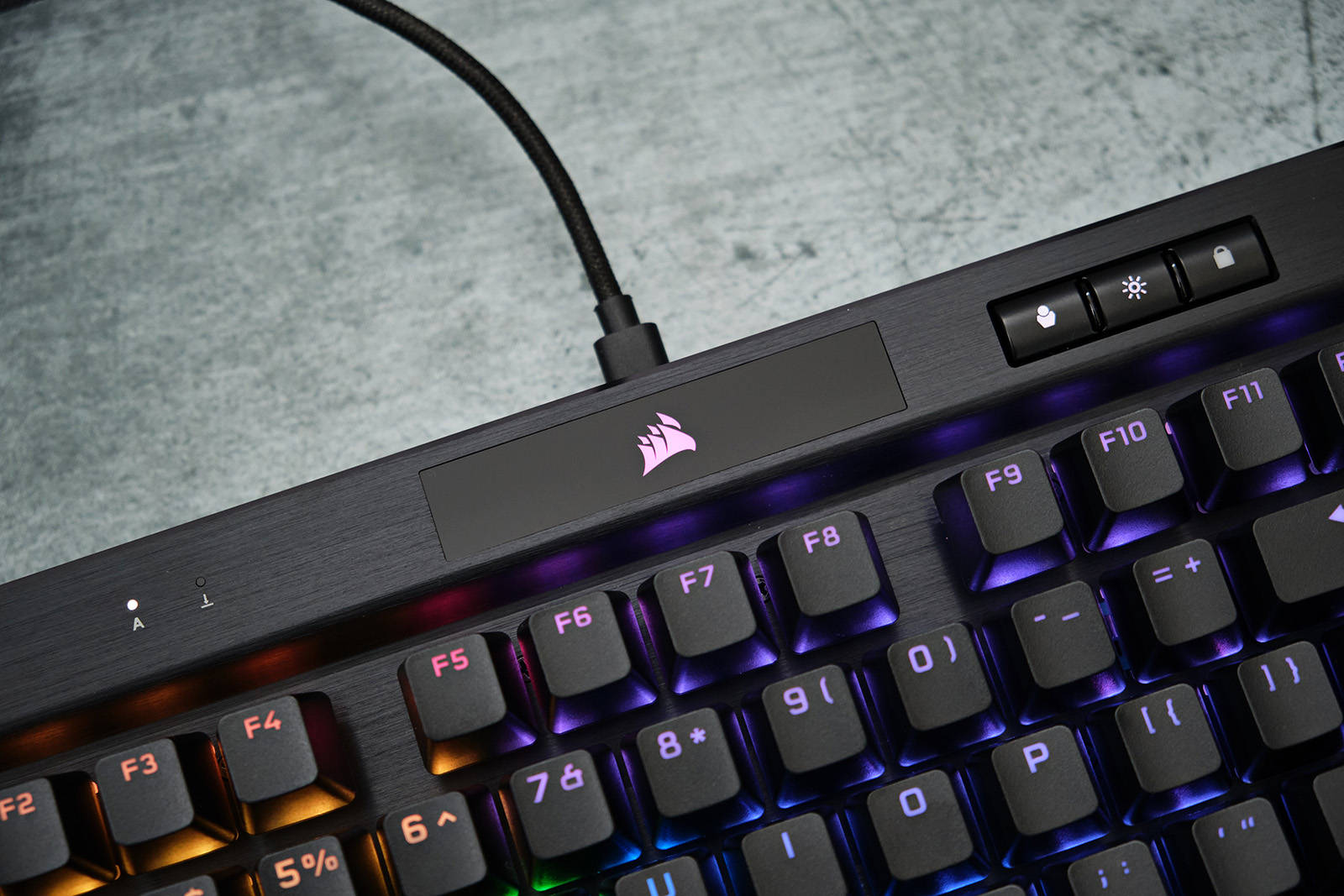 硬核电竞唯快不破美商海盗船k70rgbtklopx光轴机械键盘