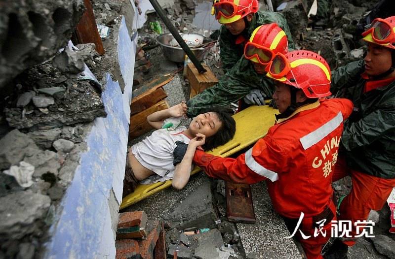 2008年5月12日,四川汶川发生80级地震,山河破碎,举国同悲