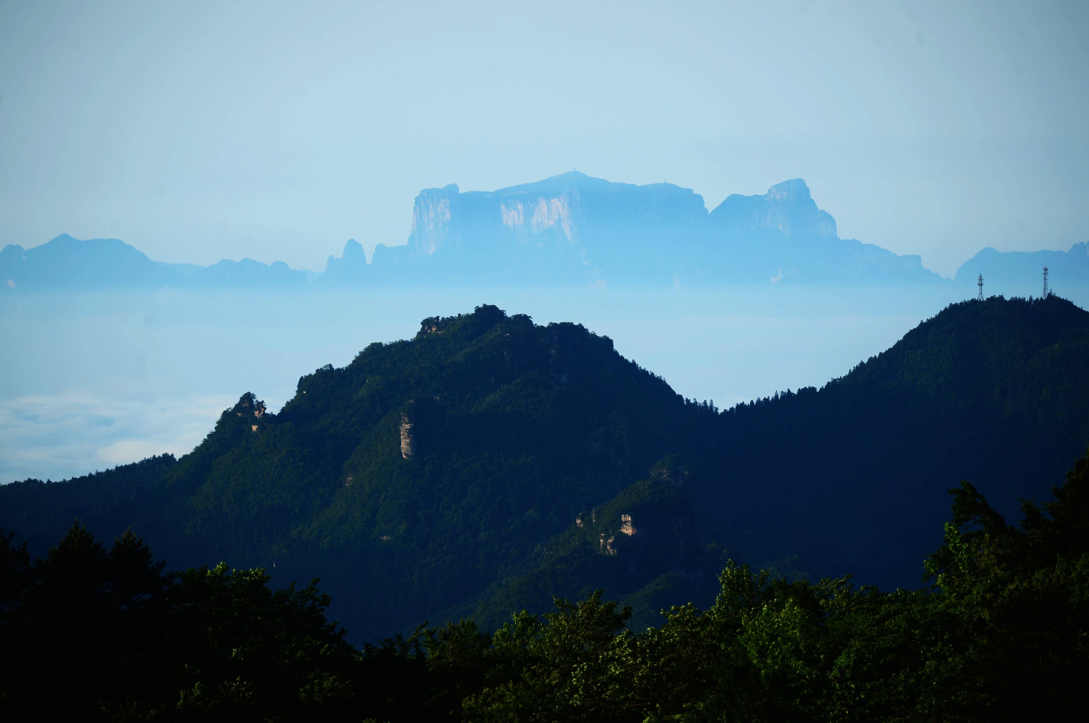 张家界天子山:云上日出 人间仙境(组图)_云海_山水画_游客