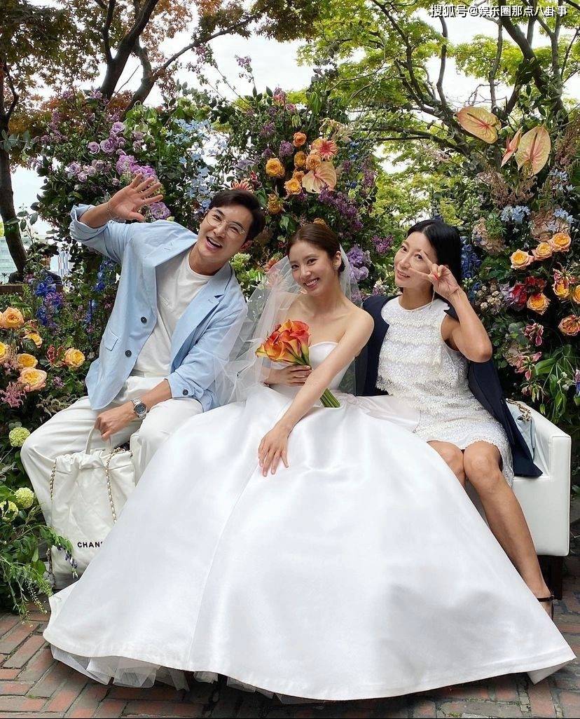 韩女星孙淡妃婚礼现场照公开鸟叔林秀香等现身