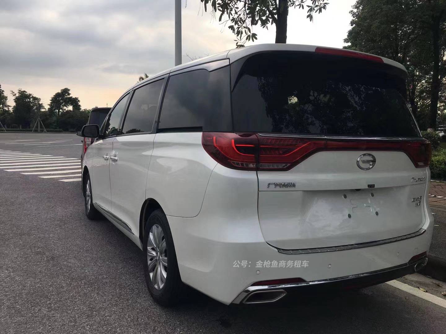 广州传祺gm8商务租车,7座宽敞舒适能满足客户载人与载物的需求!