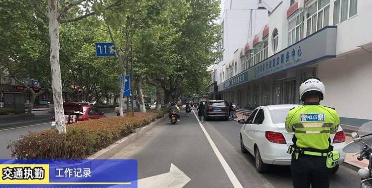 莒南交警大队对隆山路提升改造路段交通秩序进行整治