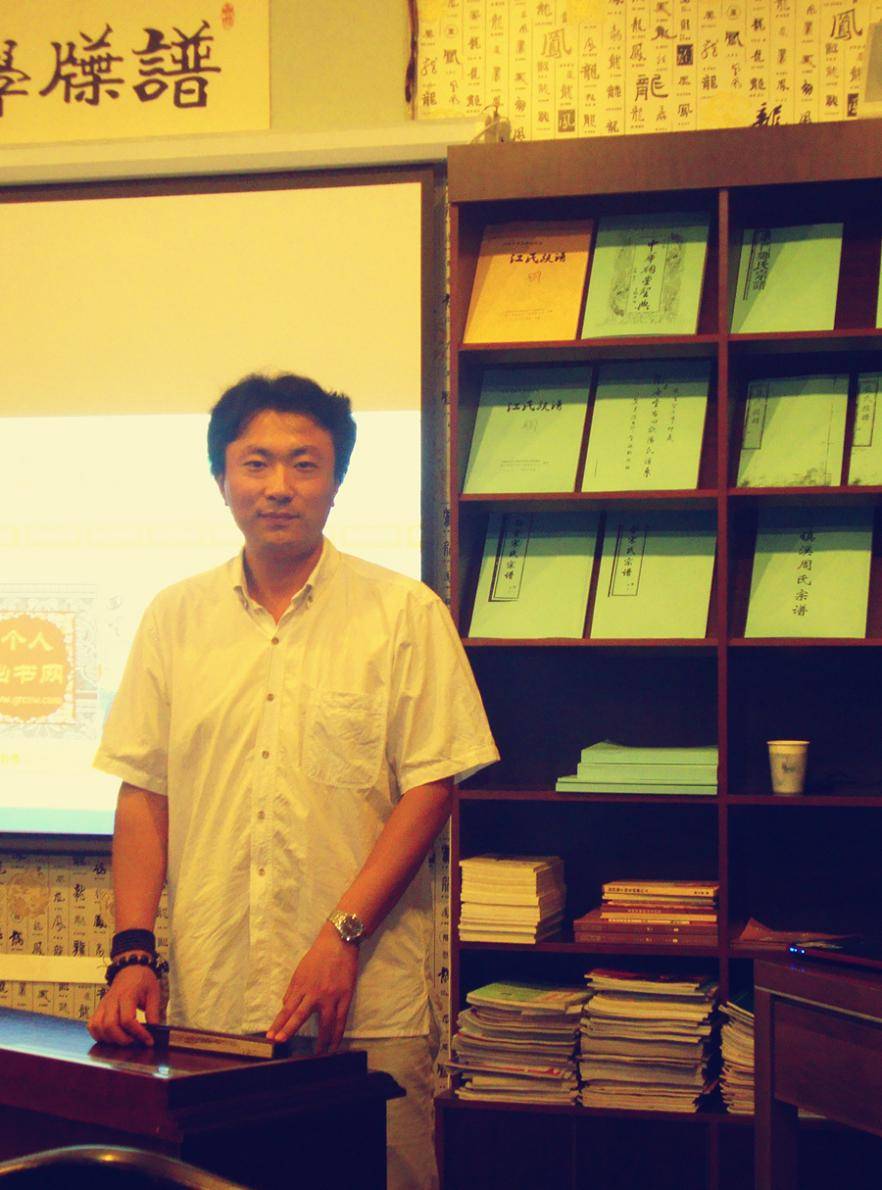 中华姓氏研究院院长冯志亮自传是生平事迹的实录具有一定文学性不同于