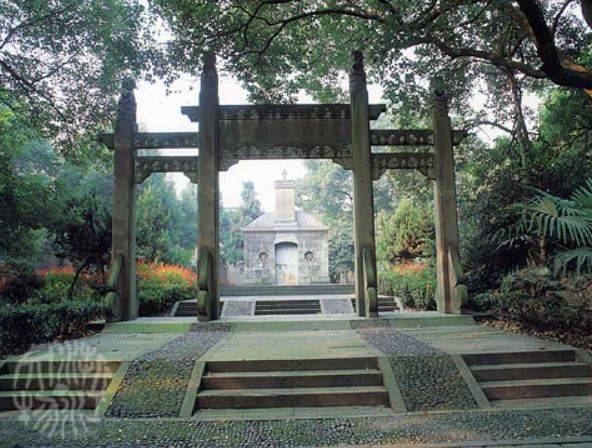 匡国因霍乱感染在杭州病逝，安葬在老东岳大方井天主教墓地，享年47岁。现在的墓地看起来还不错，那是因为