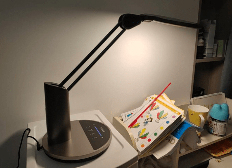 用什么台灯可以护眼？适合高中生用的护眼品牌台灯