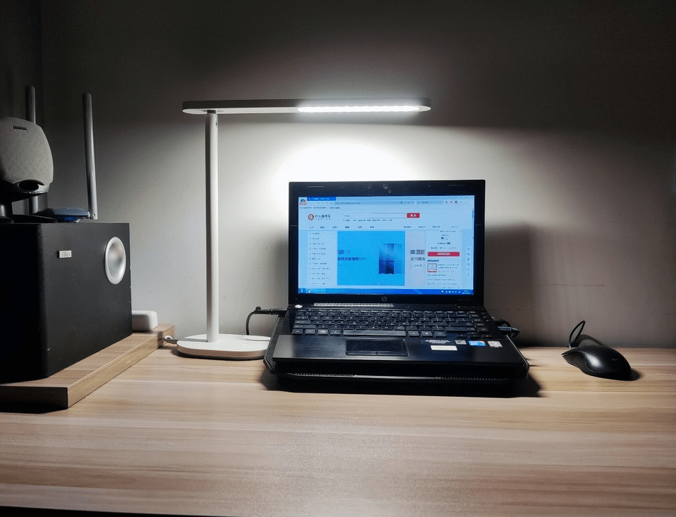 用什么台灯可以护眼？适合高中生用的护眼品牌台灯