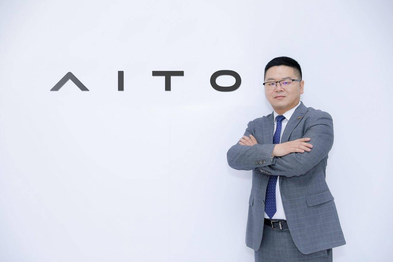 一在2022粤港澳车展开幕当天,赛力斯汽车cmo张正源接