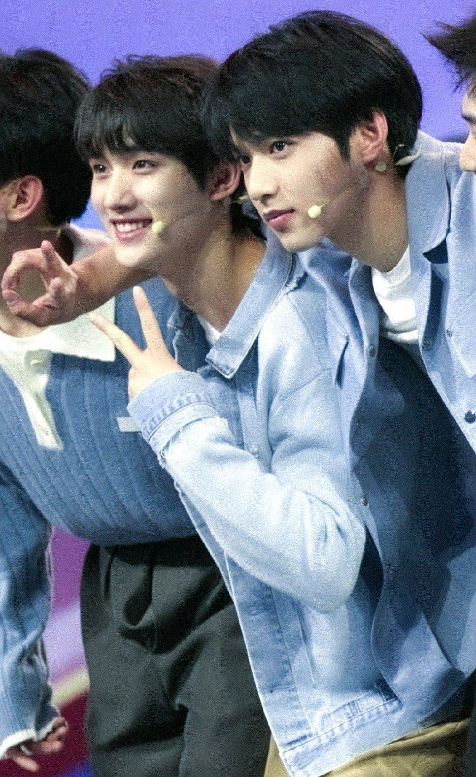 刘耀文与丁程鑫隔空营业文鑫cp感再现