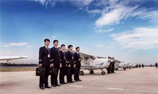 韩国400名飞行员投奔中国，表示想要永久定居！当局发出警告信号