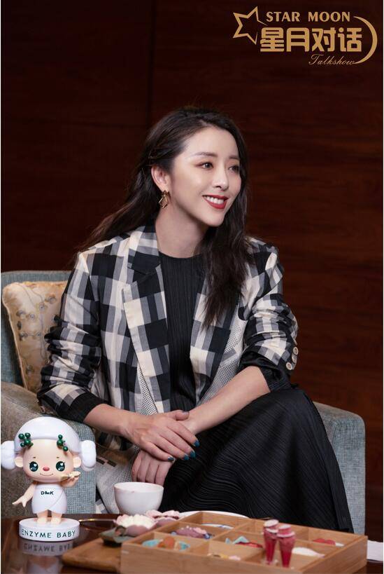 抖音里张柏芝唱的什么歌_抖音张柏芝最火的歌叫什么名字_张柏芝照片的抖音片段