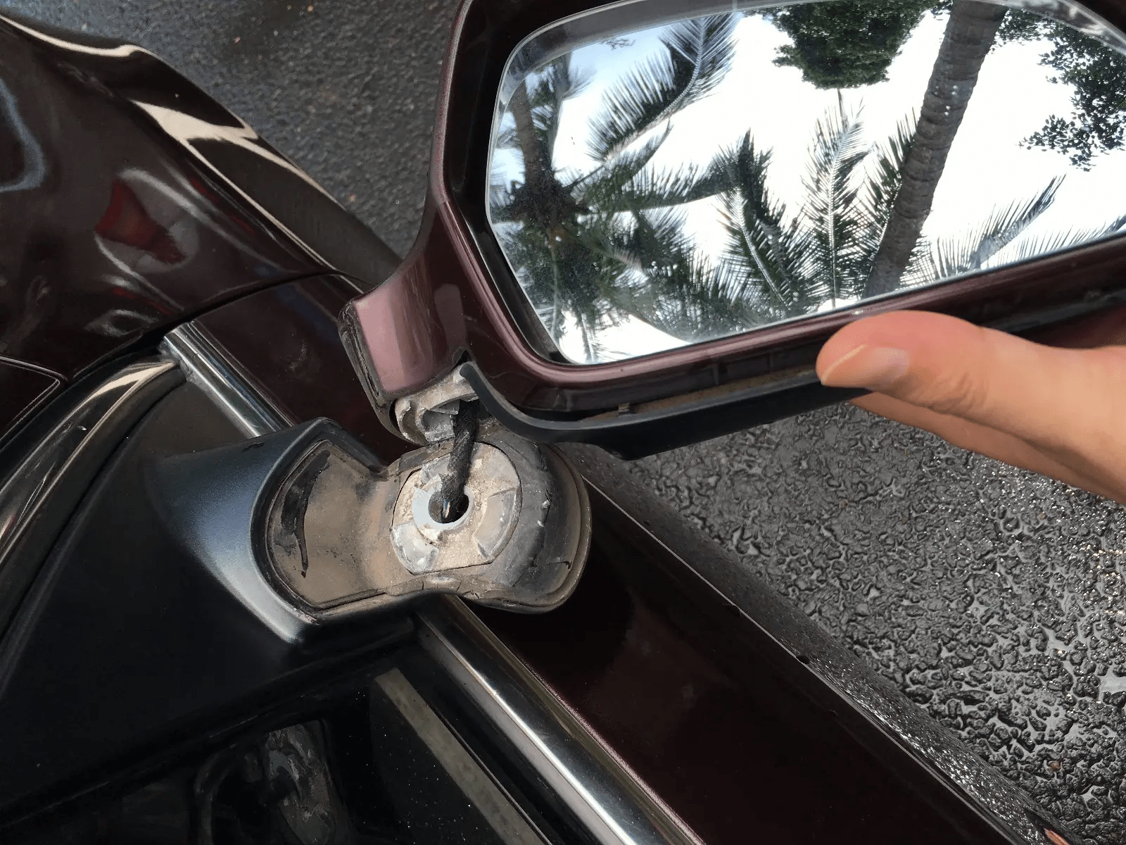 后视镜转动轴断了该怎么修复