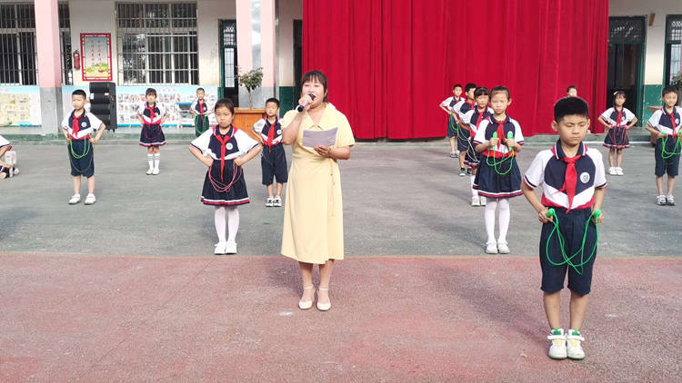 花样少年跳绳岀彩邓州市九龙镇中心小学举行花样跳绳比赛