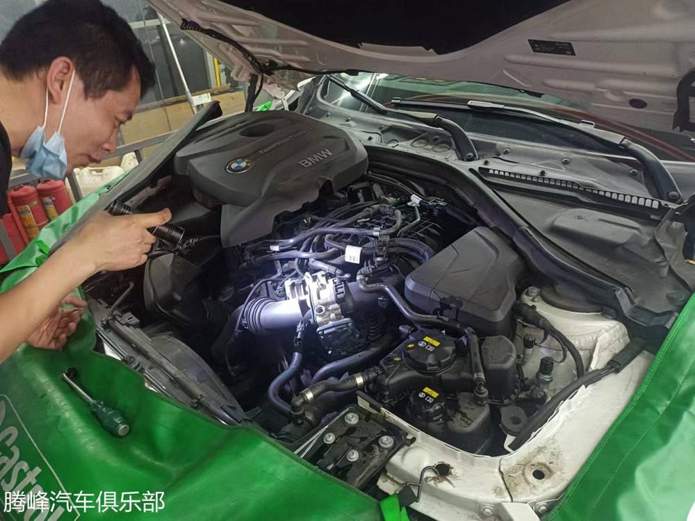 宝马维修宝马320漏水维修更换副水壶水管