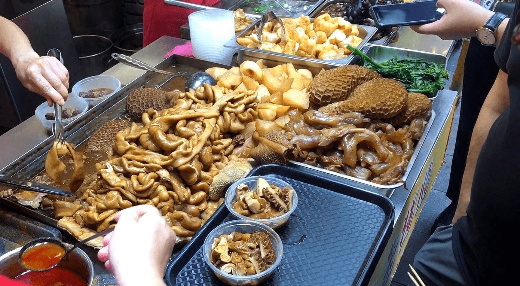 餐饮巨头摆摊疫情下的实体经济是喜是悲