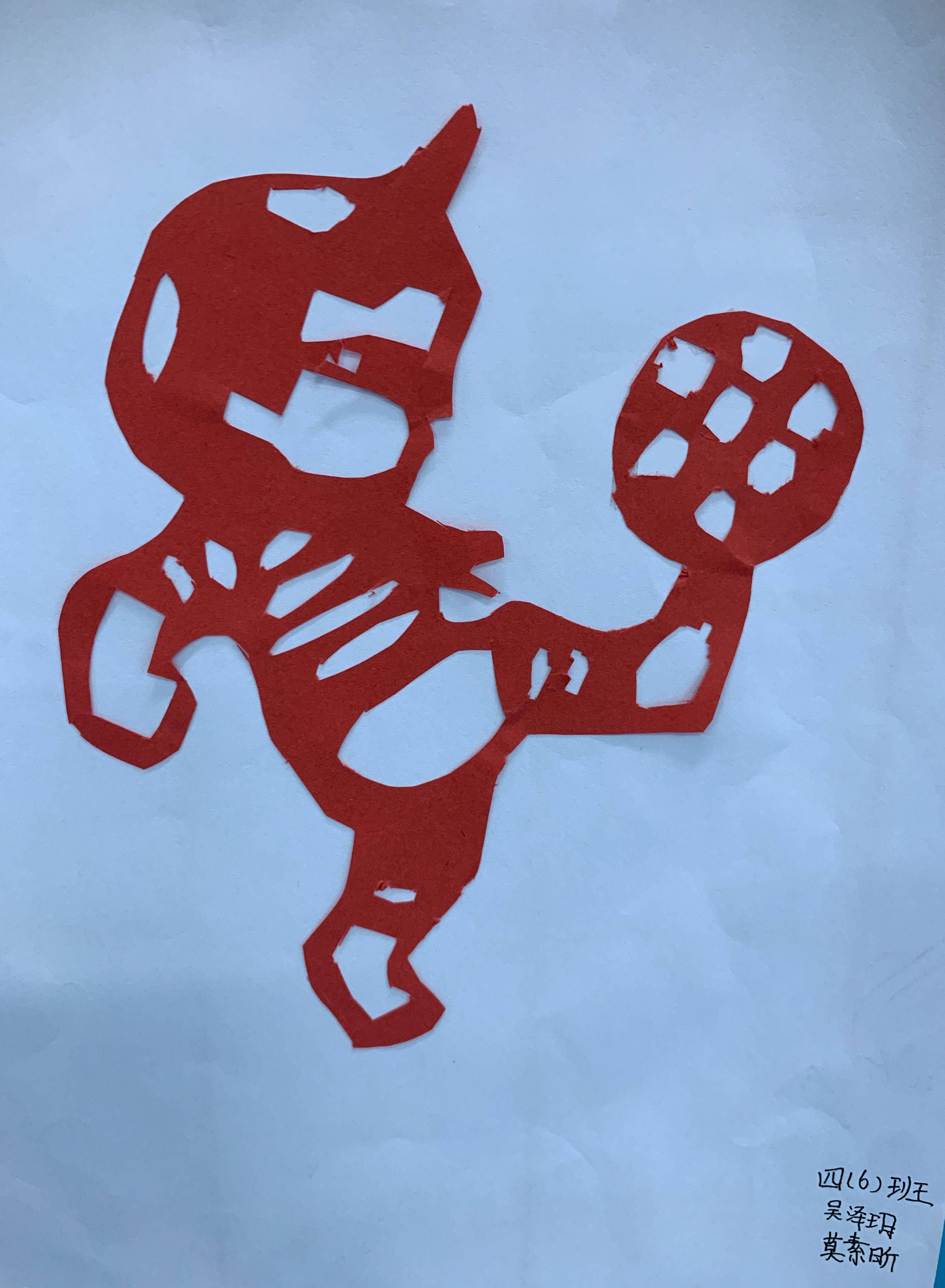 学生剪纸的作品构思新颖,独出心裁,通过对足球,篮球的认识与感悟及对