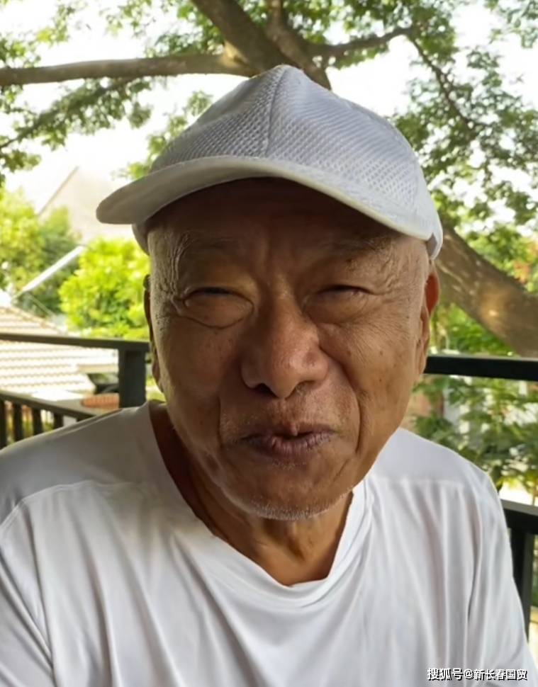 不过近年来凌峰长居泰北,婚变消息更是没少过,77岁的他与妻女几乎已经