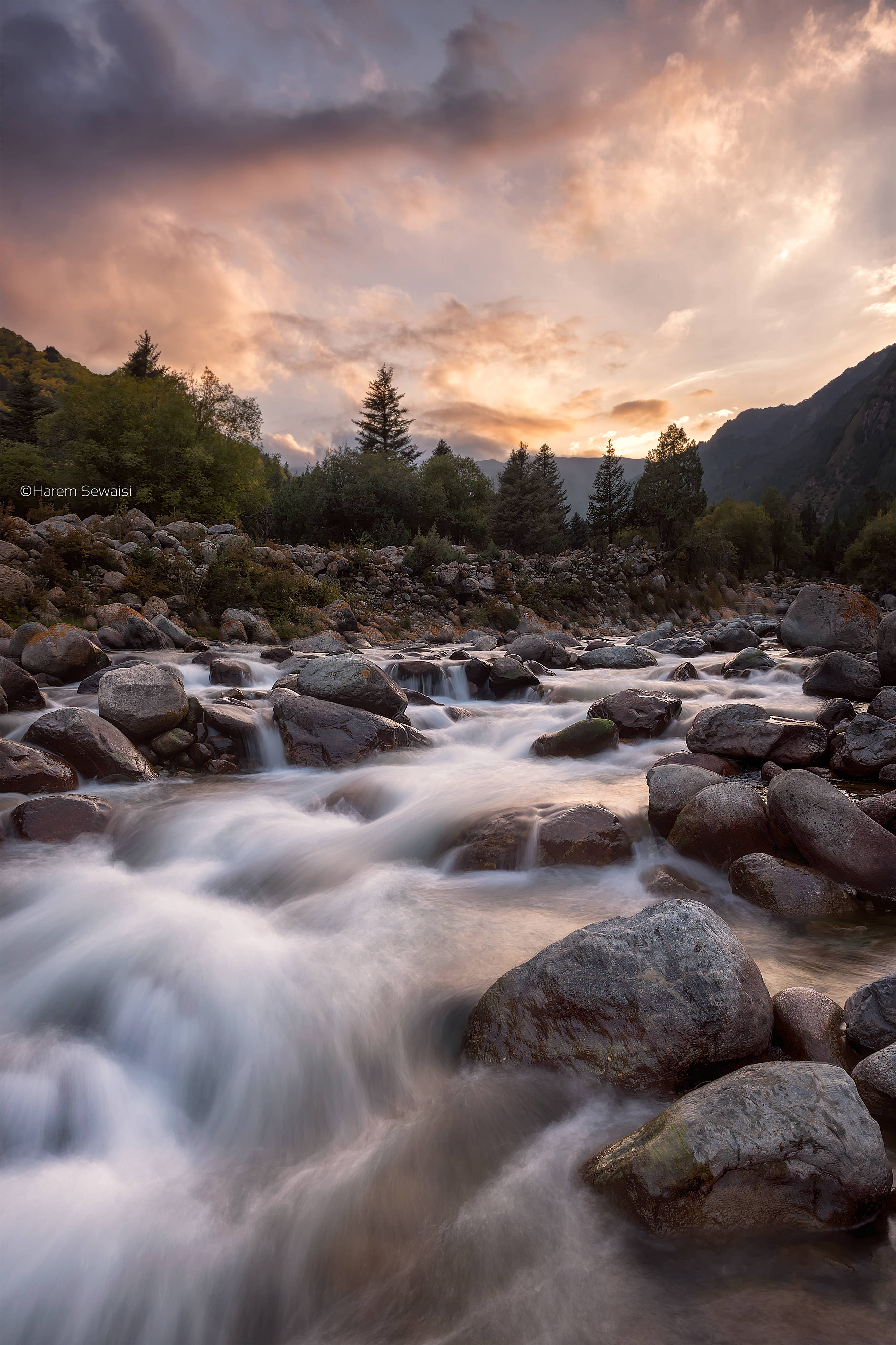 冰沟河秘境尼美拉大峡谷