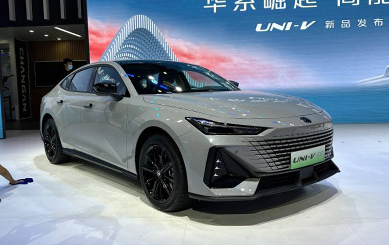 2022重庆车展长安univ20t车型售价1299万起