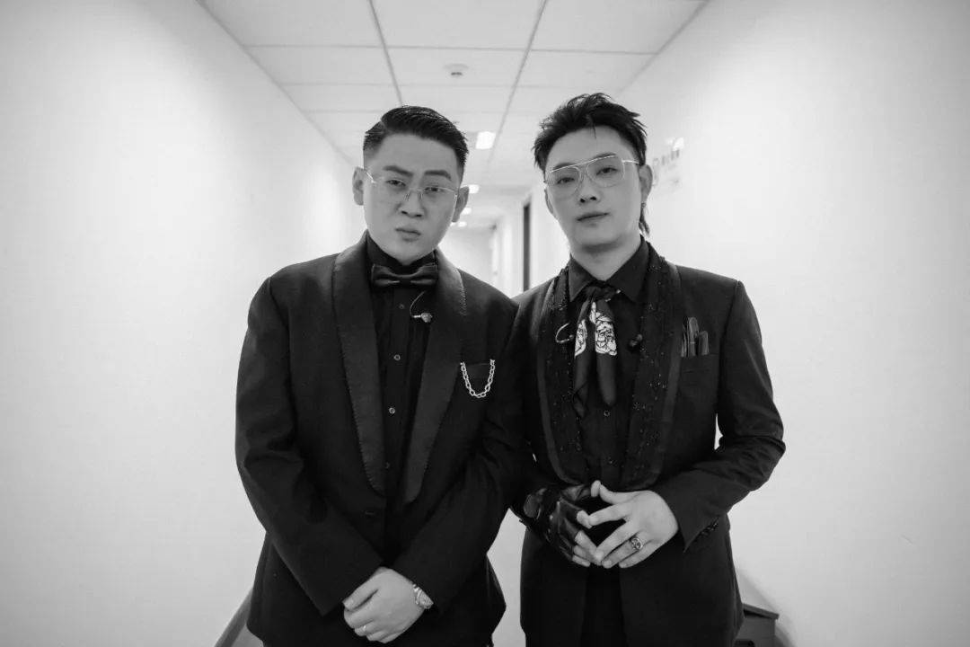 《中国说唱巅峰对决》王以太乐队舞台,派克特化身"巅峰社交的达人"