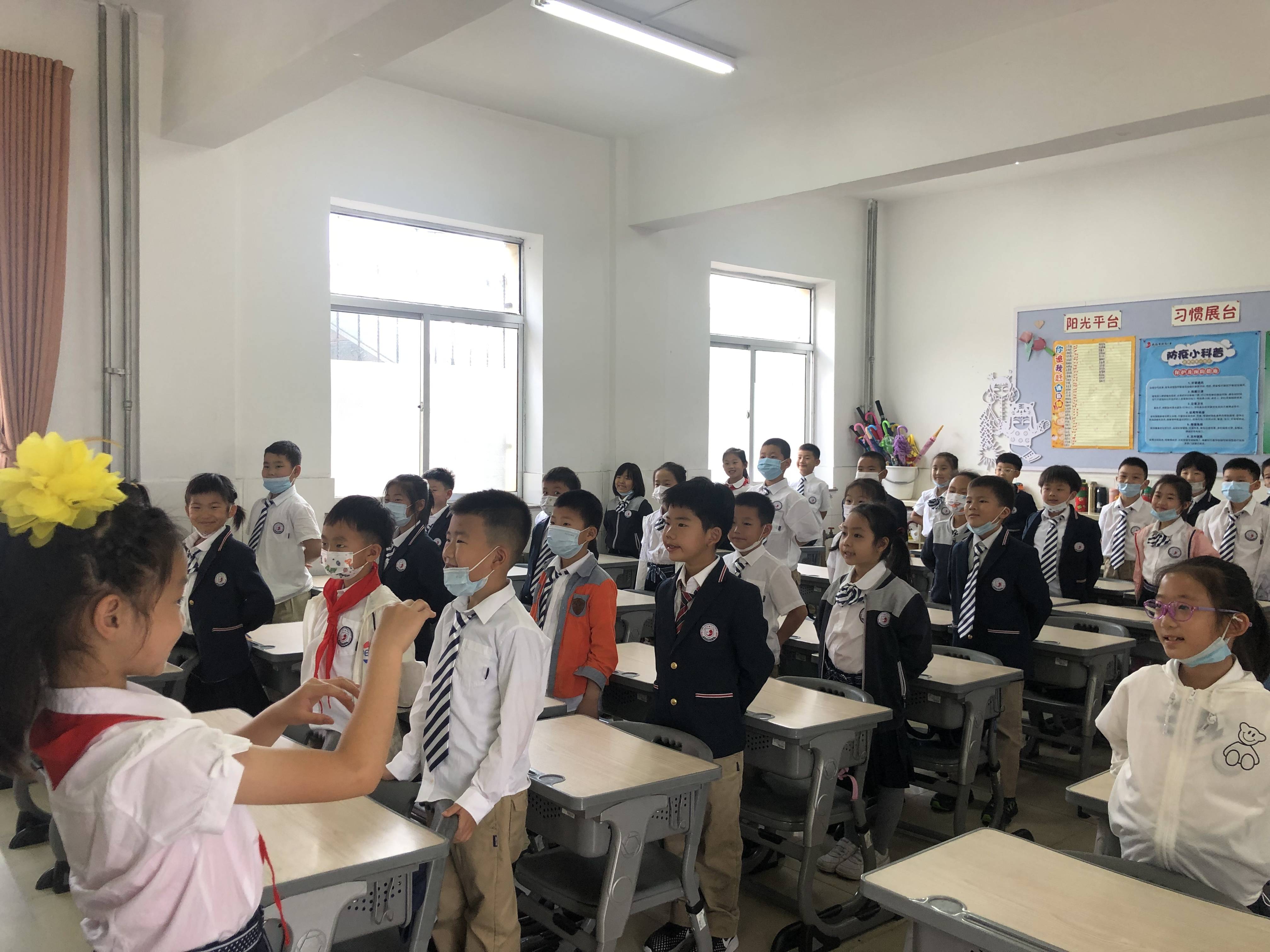 威海市鲸园小学举行经典革命歌曲传唱合唱比赛