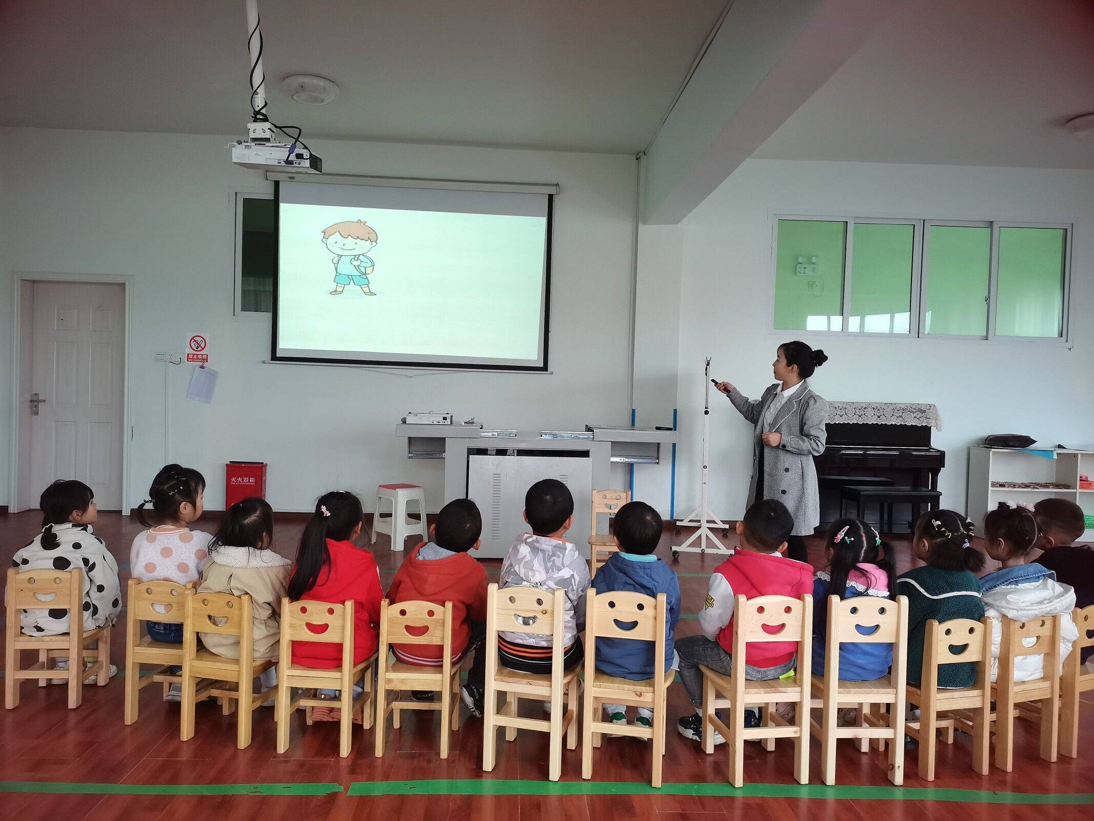 泸州市江阳区石寨幼儿园开展语言数学集体教学展评活动