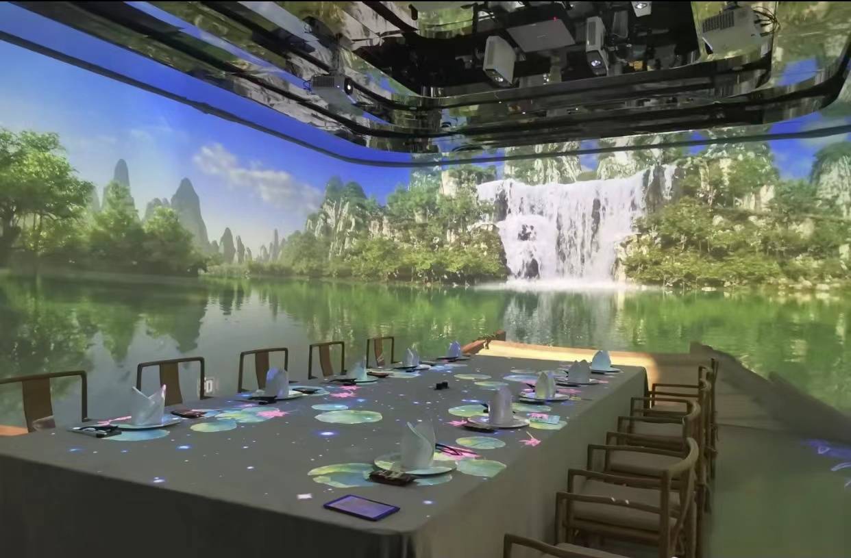 全息餐厅又称光影餐厅,是基于全息投影的技术上再结合3d动画形成的