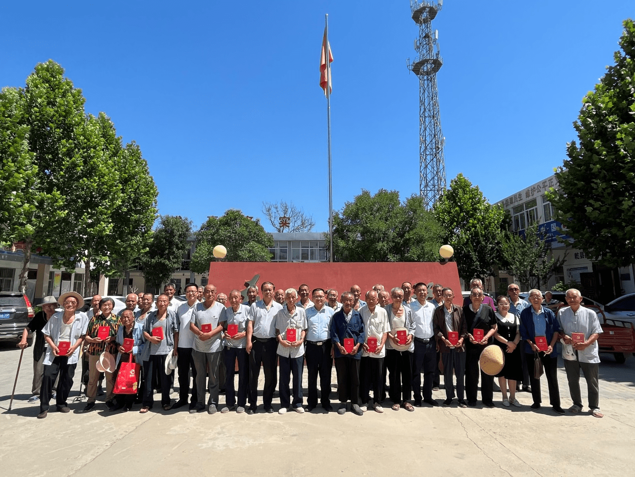 乾县薛录镇举行光荣在党50年纪念章颁发仪式