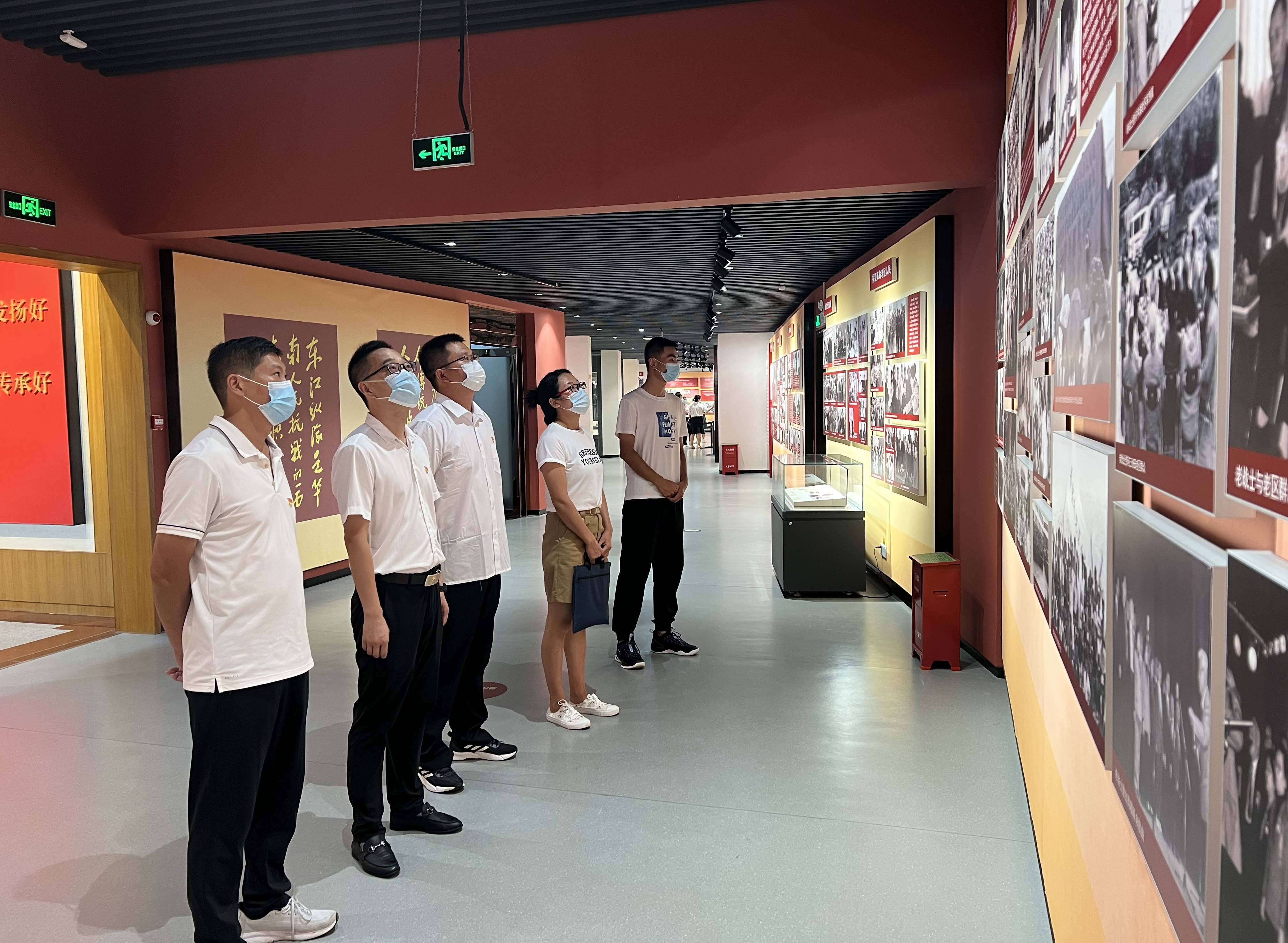 市东江纵队纪念馆于2000年12月建成,集中展示了东江纵队和两广纵队,粤