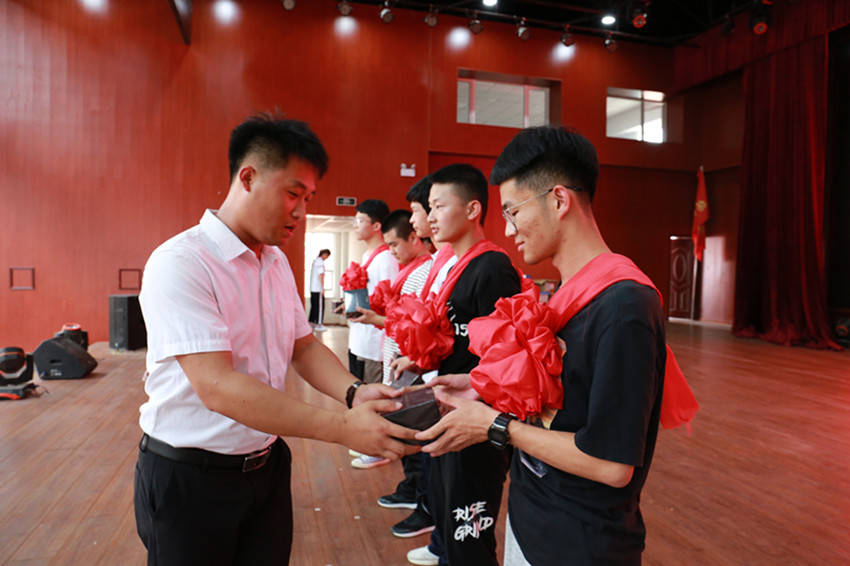 保定贺阳衡水一中高级中学2022届高考再创奇迹昨日举行表彰大会_成绩