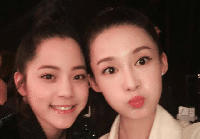 李沁和谁合照都美,唯独遇到刘亦菲,网友:清纯脸败给了天仙脸