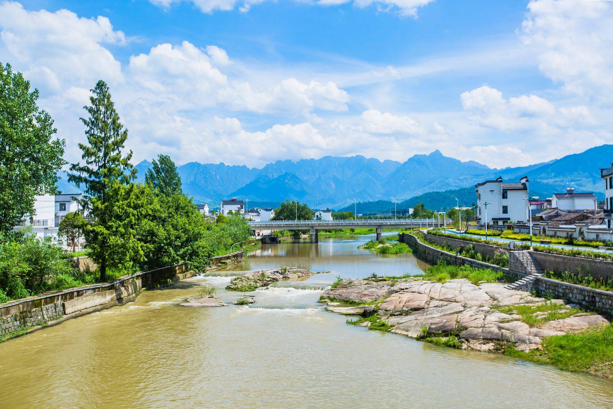 安徽浦溪河休闲旅游区环境秀美是一处黄山下的网红打卡地