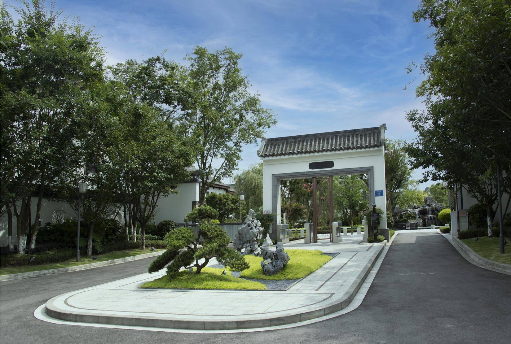 2022年7月2日,四川省眉山市青神县汉阳湖景区,绿意盎然美景如画.