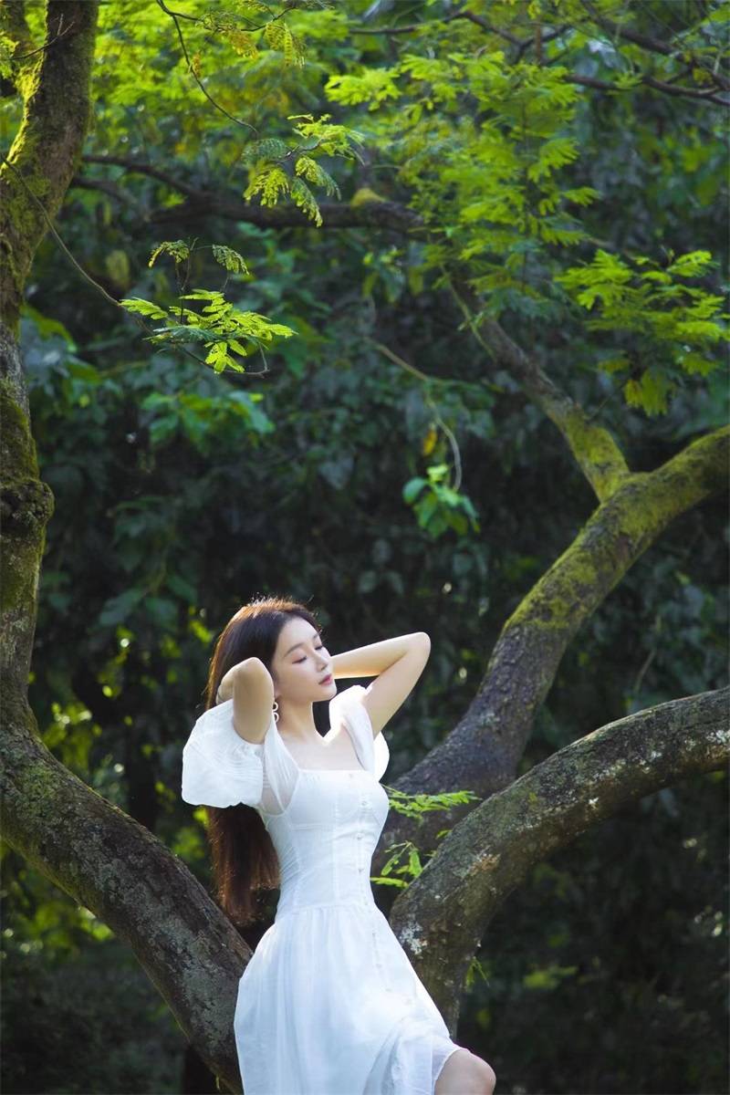 孙心娅白色梦幻森林写真气质出尘飘飘然宛若仙子