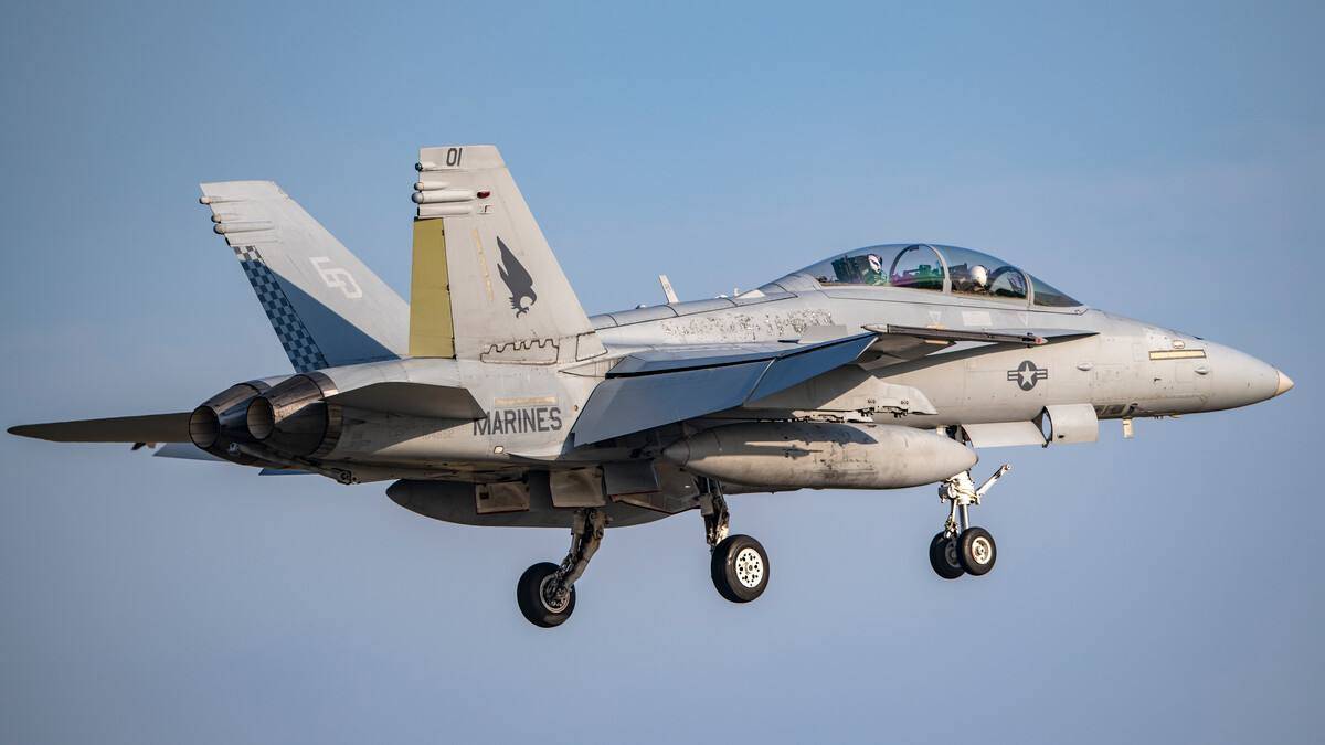 美国战斗机发展史:f-18大黄蜂战斗机_美国海军_战斗攻击机_机种